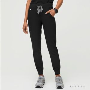 Size small figs Zamora joggers black